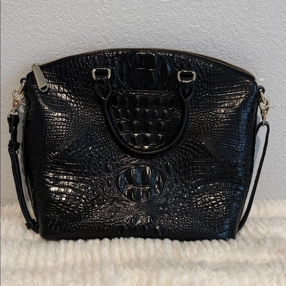 BRAHMIN Elegant Black Crocodile-Embossed Women's Bag like new